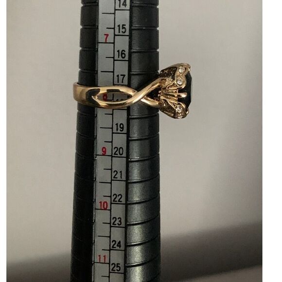 Emerald Green Faceted Rhinestone Ring, Gold tone, Unmarked - Picture 4 of 4